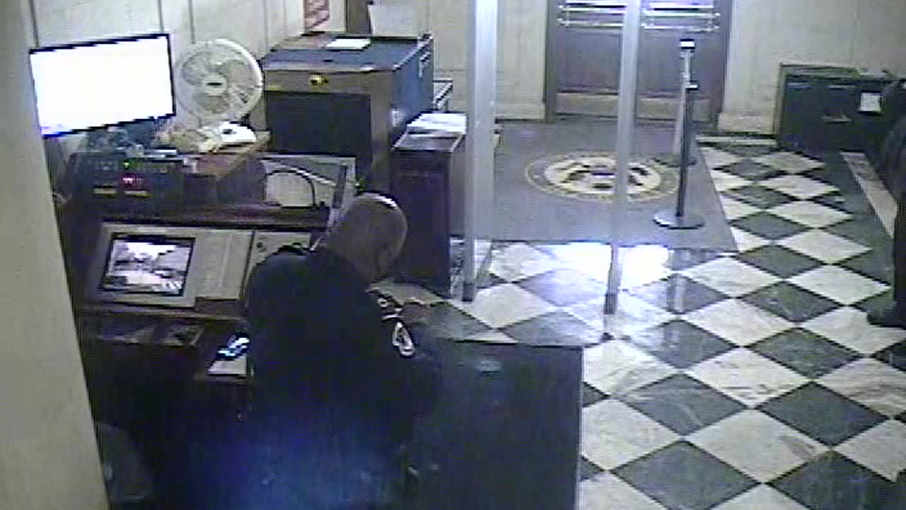 3207LHOBGRNJ-CStDoor_2021-01-06_13h20min02s403ms.mp4