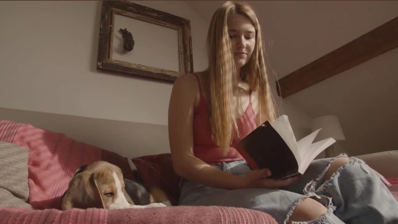 Heartwarming Relationship Between American Girls and Their Beloved Dogs