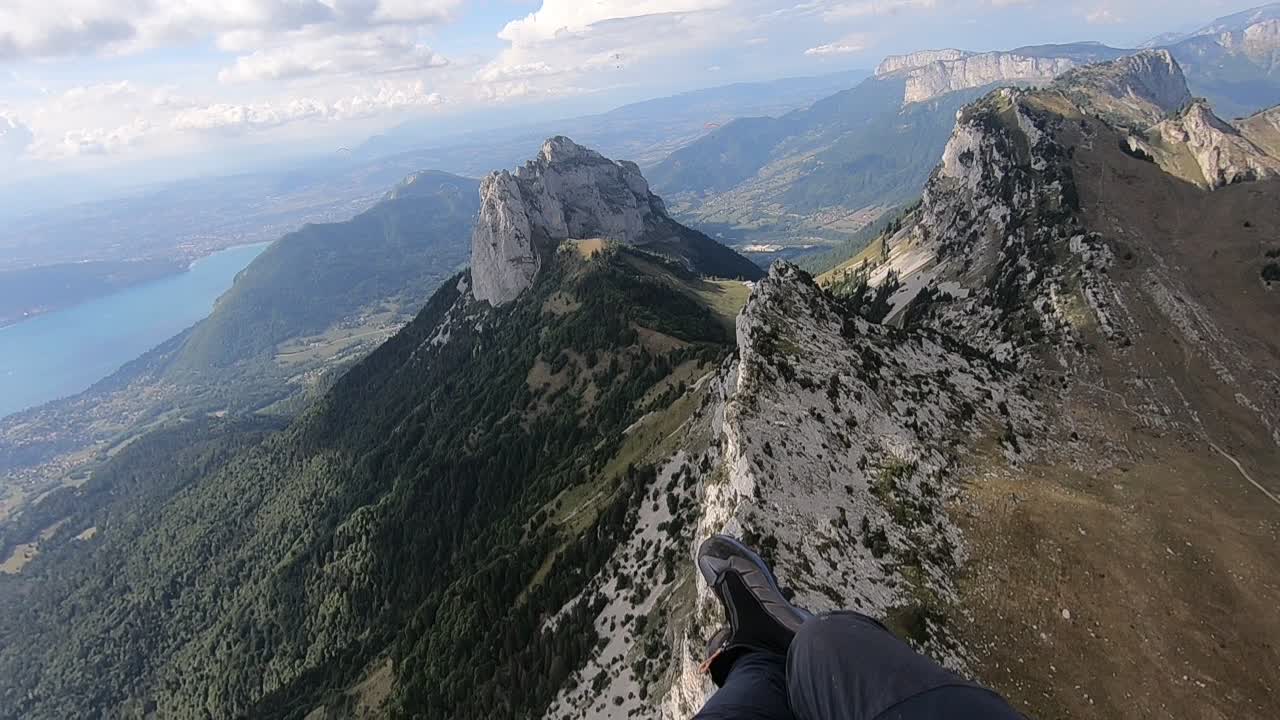 Tour du petit lac d'Annecy Aspirer par un nuage descente 360 2 BRUTE