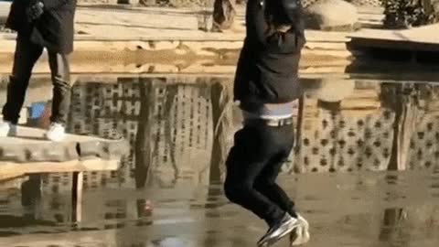 Friends in trouble will not leave.Друзья в беде не оставят