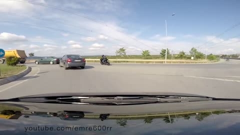 Huracan vs Motorcycle‬