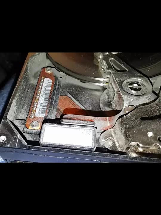 TRASHED Maxtor YAR41BW0 sounds