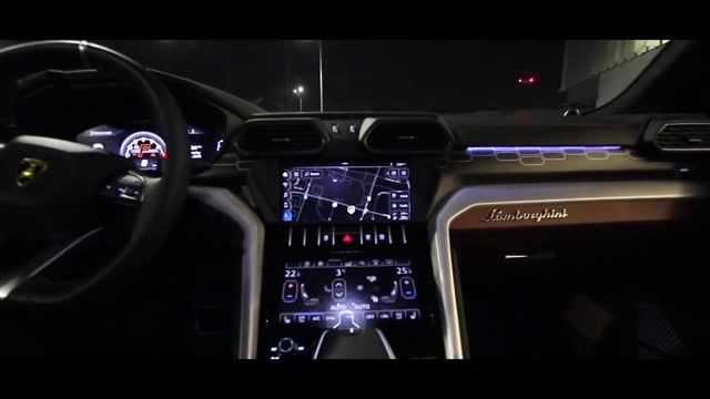 LAMBORGHINI URUS PERFORMANCE.