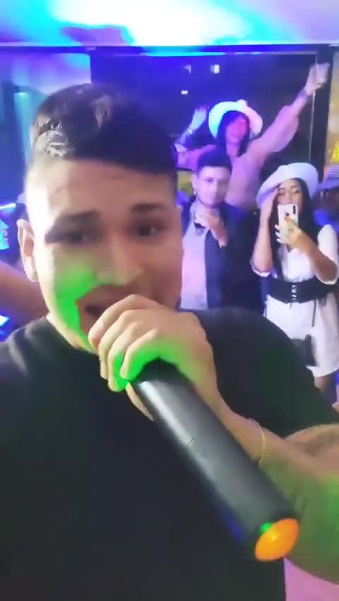 Mujer cae al vacío tras una fiesta