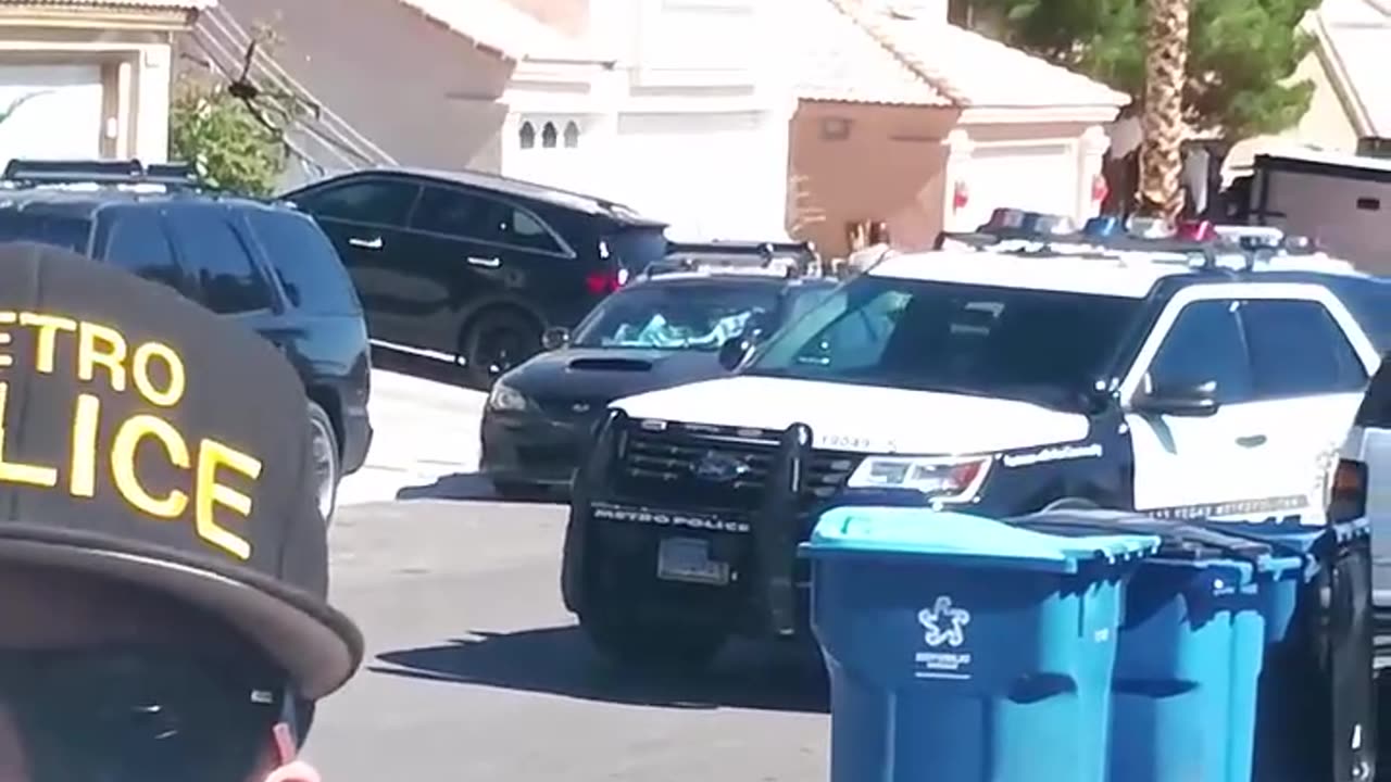 Las Vegas Metro Police Officer Interferes with Man Recording