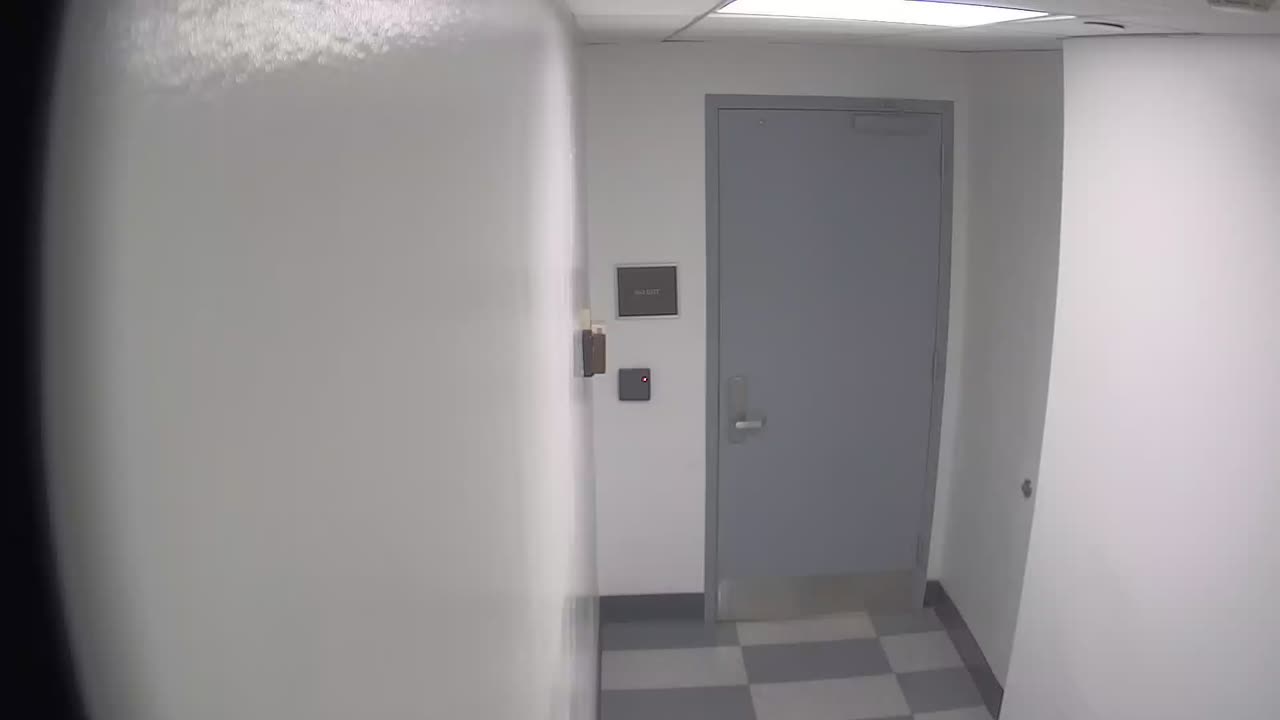 6141RHOBG1G101DStairwayLobbyEntry_2021-01-06_21h00min03s877ms.mp4