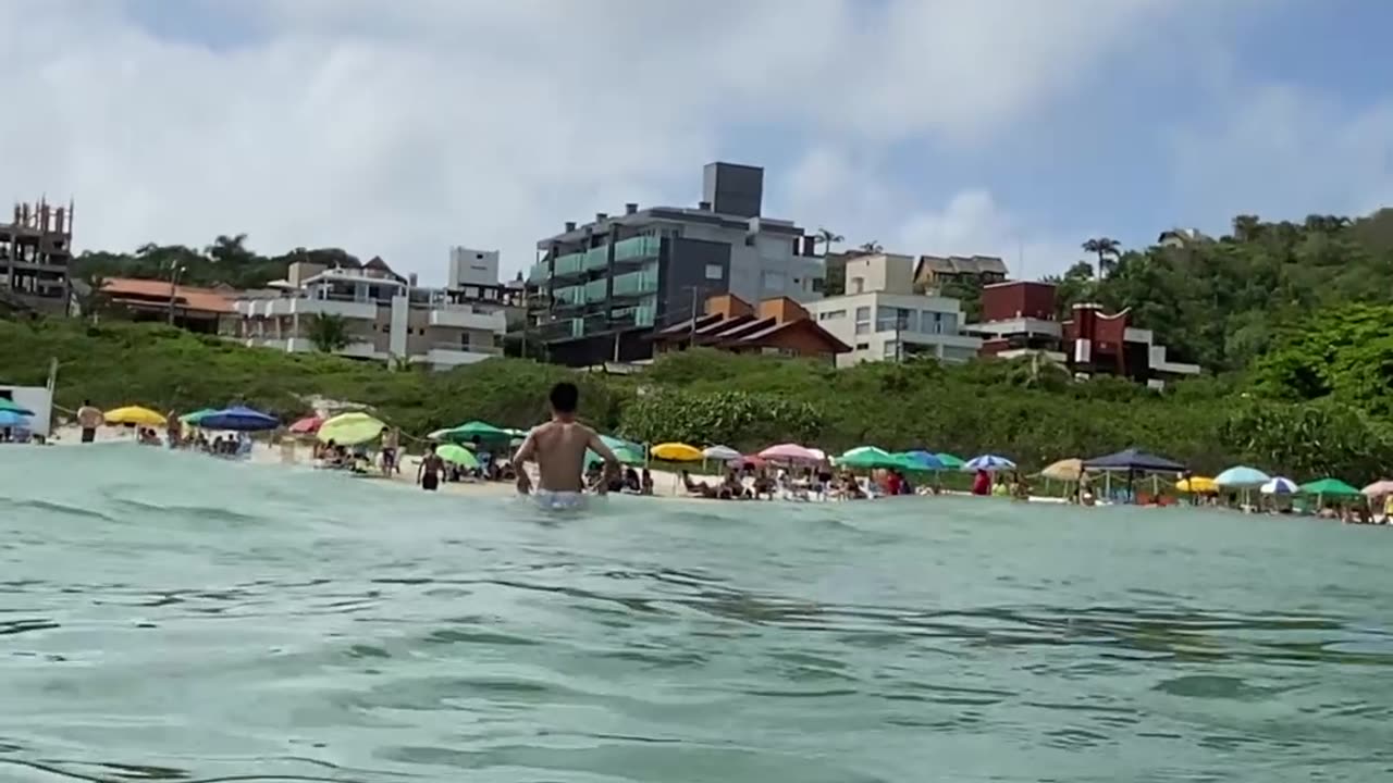 Curtindo uma tarde na praia de Quatro Ilhas, Bombinhas - SC | Som Ambiente