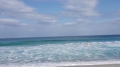 Super slowmo waves on beach