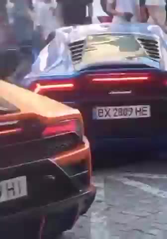 'Poor Ukrainian Refugees in Poland' - #lambo (#lamborghini) - Ukraine War 2022