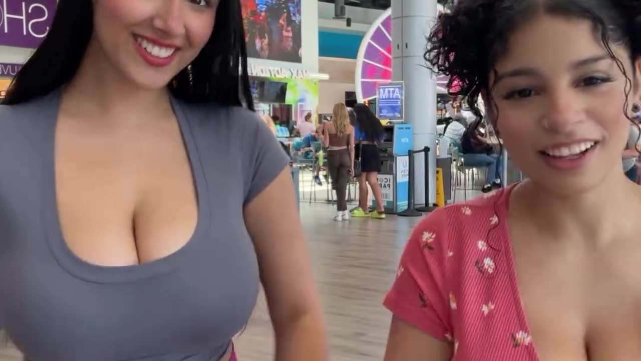 Big titty Latina & her lil big titty friend 🍓🇵🇷🍒💃💃🏾🍎