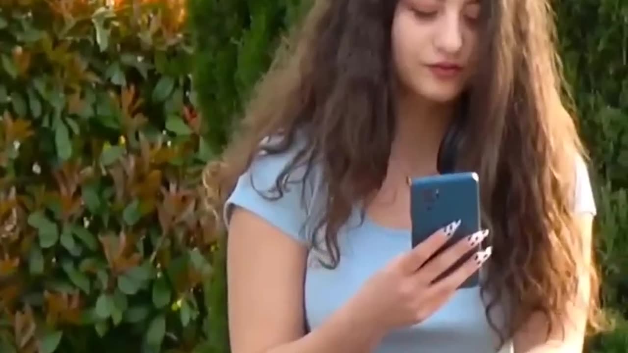 Hand-touching pranks videos 🤣