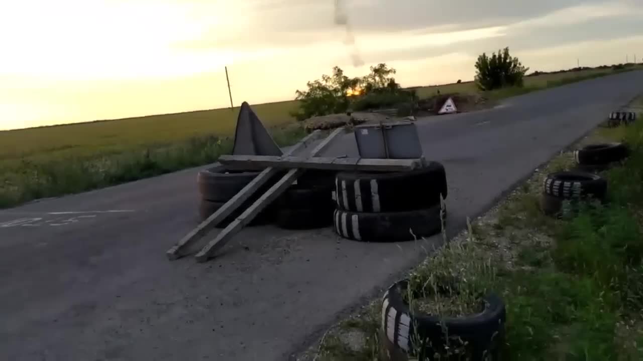 Video of a downed Russian Su 35 fighter jet near Nova Kakhovka