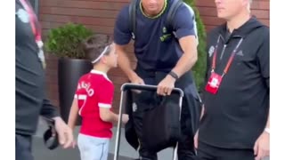 Kid happy to see Cristiano Ronaldo 😭
