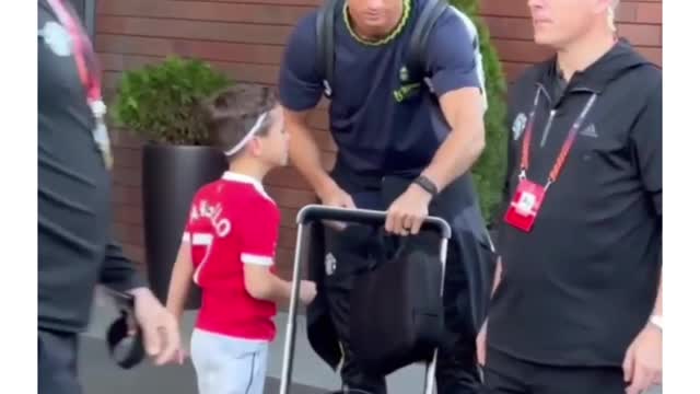 Kid happy to see Cristiano Ronaldo ðŸ˜