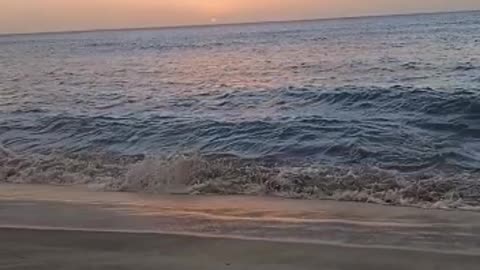 lindo atardecer en la playa