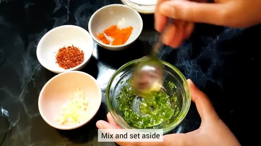 Prepare Cooking Oil With Cilantro And Parsley