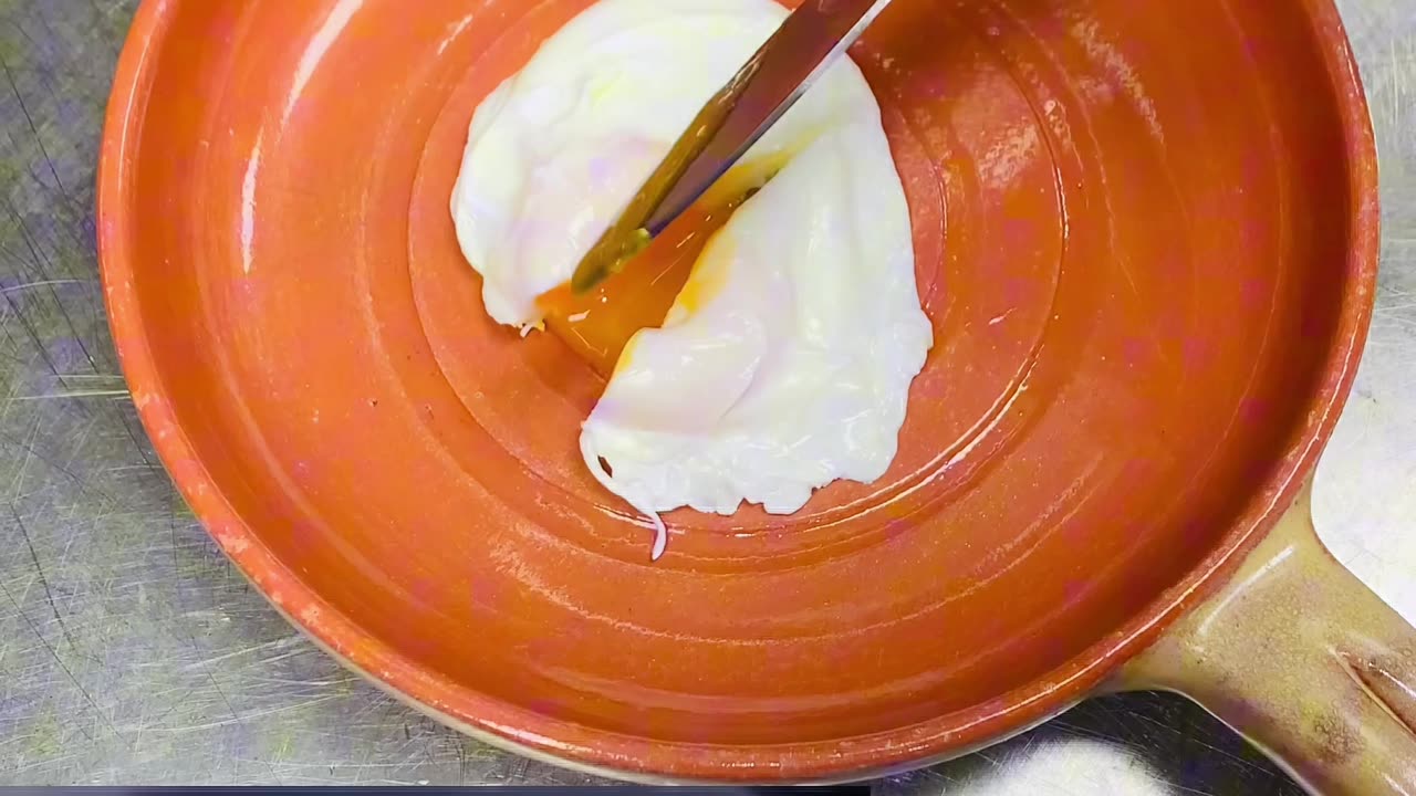 Perfect poached egg in masterChefindia style