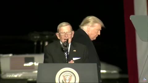 Lou Holtz speaks at Trump rally Pennsylvania