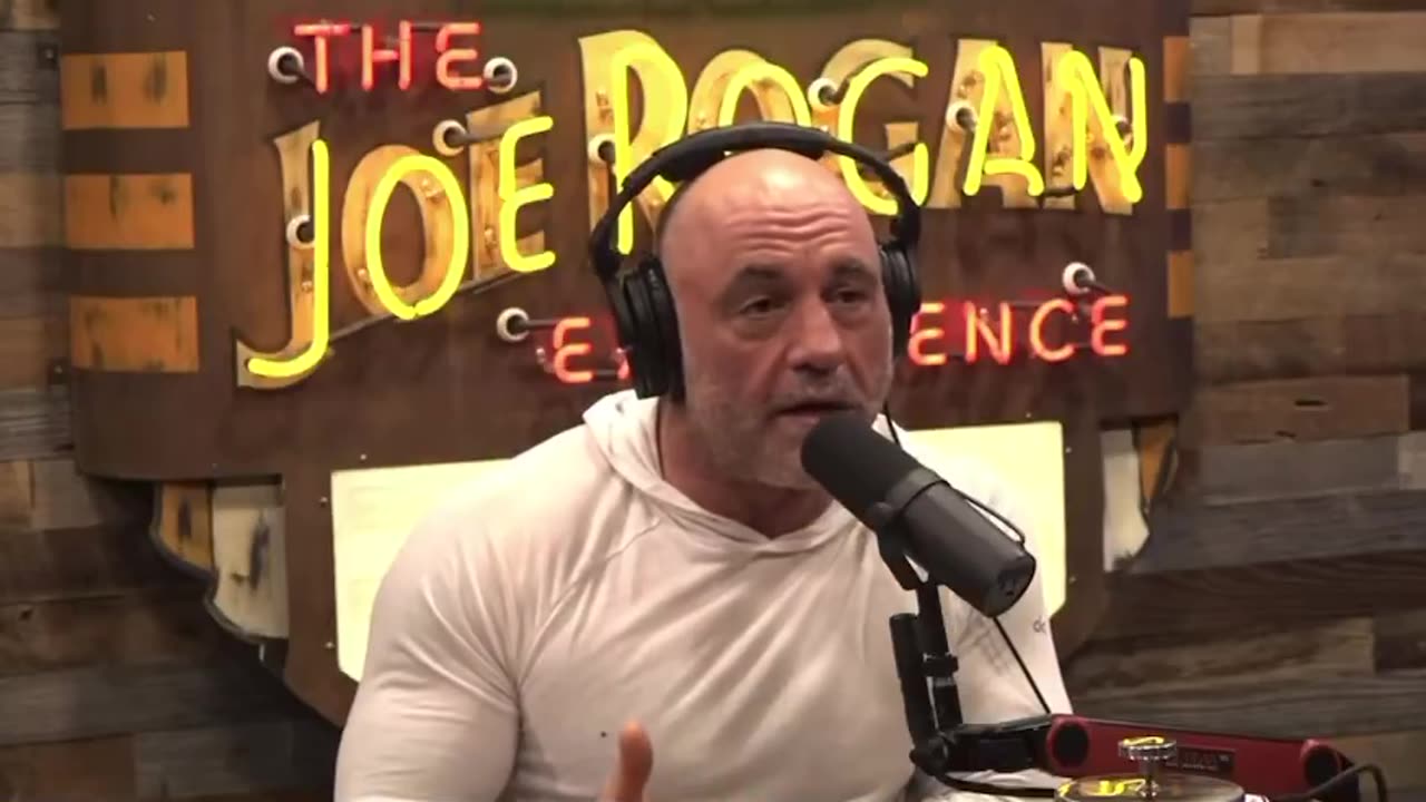 Celebrities Feared to Endorse Trump "Joe Rogan Snitches 😲😭😲