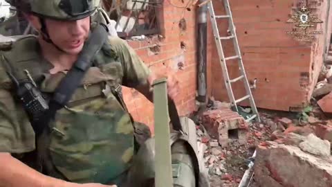 Soldiers of the People's Militia of the DPR are clearing Peski from mines