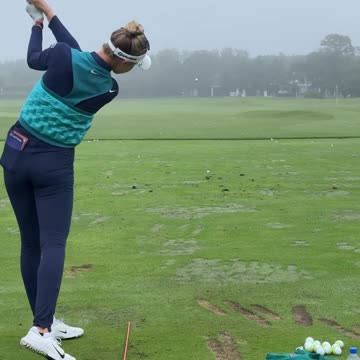 Nelly Korda's range warm-up #golf #golfer #professional #athlete #top #green #fairway #hit #swing