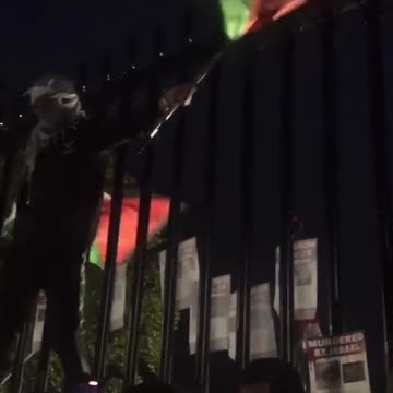 White House gates scaled by Pro-Palestinian activists