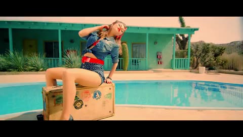 Liza_Fox_-_Dynamite__Official_Video