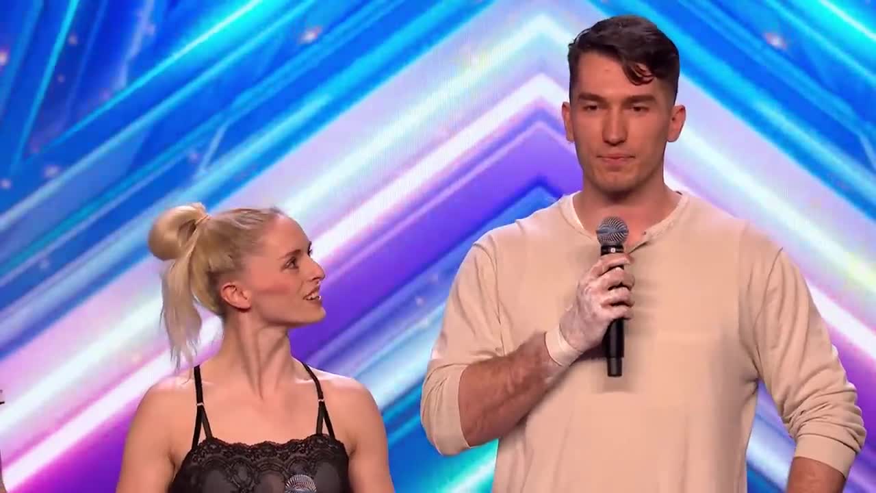 You won't be able to keep your eyes off of these ASTONISHING ACROBATS -Auditions - BGT 2022