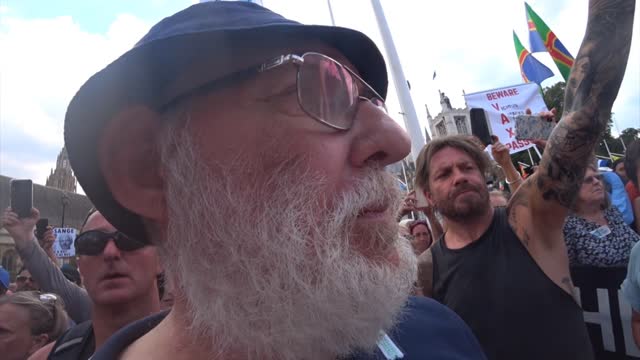 MIKE LANE GETS ATTACKED AND VILIFIED AT THE LONDON FREEDOM RALLY. (PLEASE SUBSCRIBE)