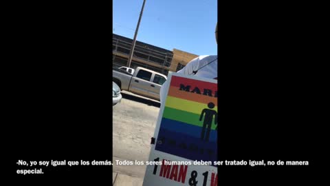 Homosexual se enfrenta con un negro que se siente lesbiana blanca