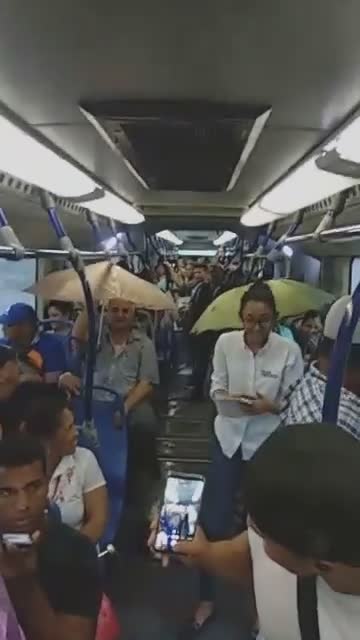 Los buses de Transcaribe también sufren los estragos de la lluvia