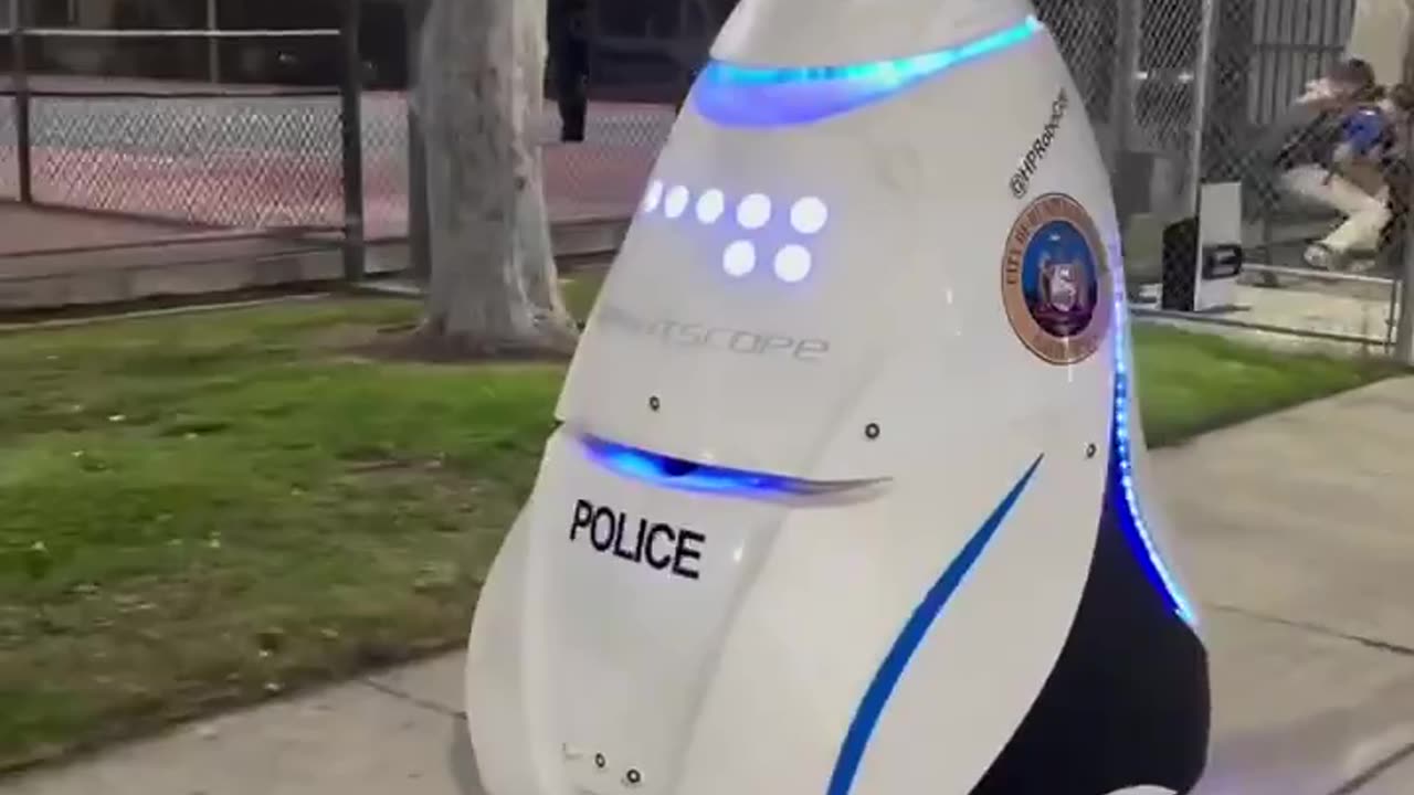 US: Everyone looks really scared of California’s new ‘Robo-Cop’