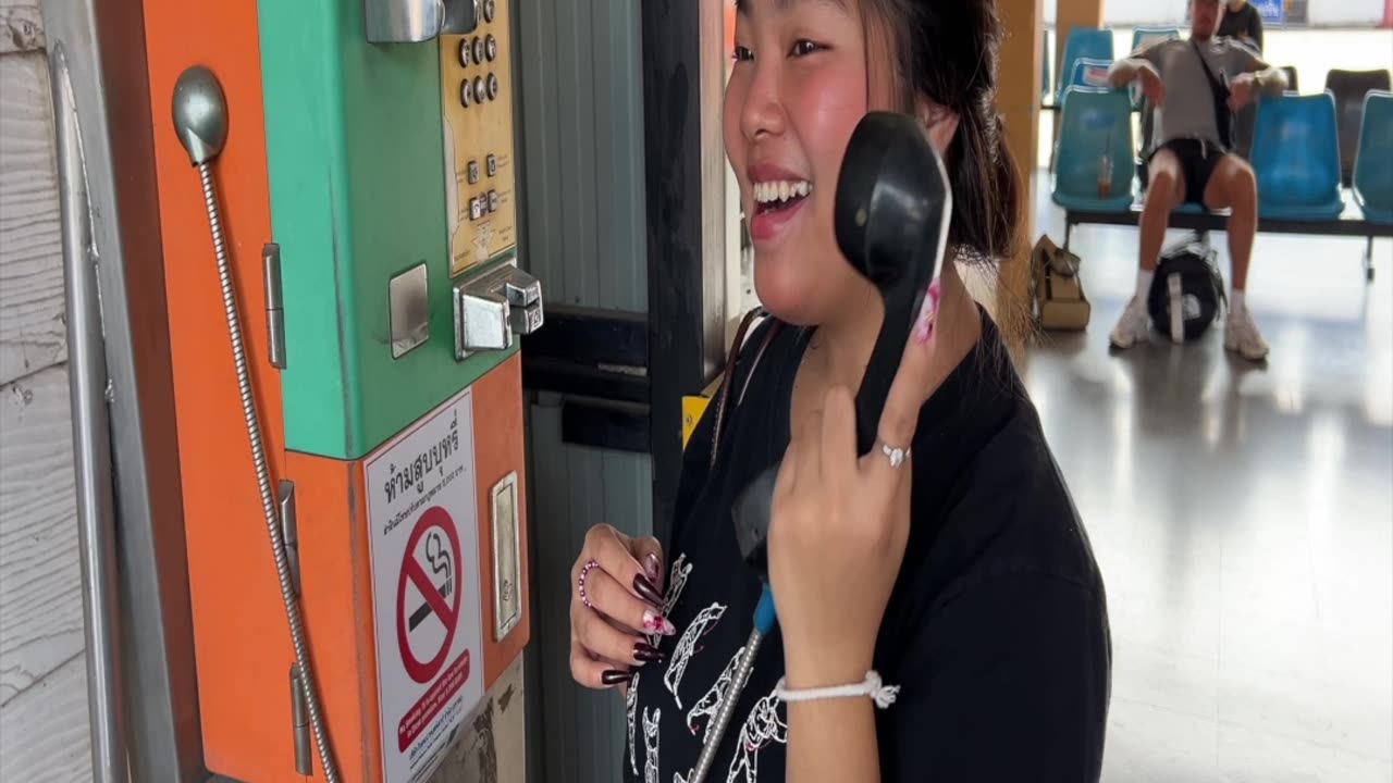 Comedy Thai Girl is Calling from Telephone - Singing Hindi Song