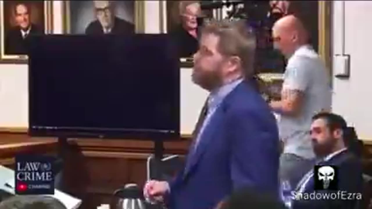 Alex Jones mencionou o relacionamento dos Clintons com Jeffrey Epstein...