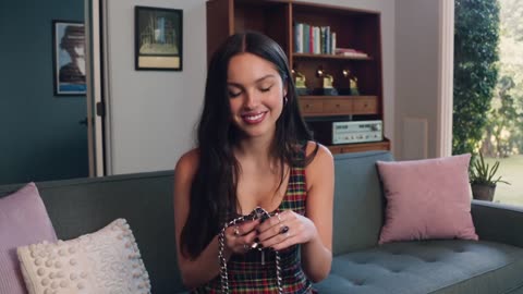 Olivia Rodrigo Answers the Questions - video Dailymotion