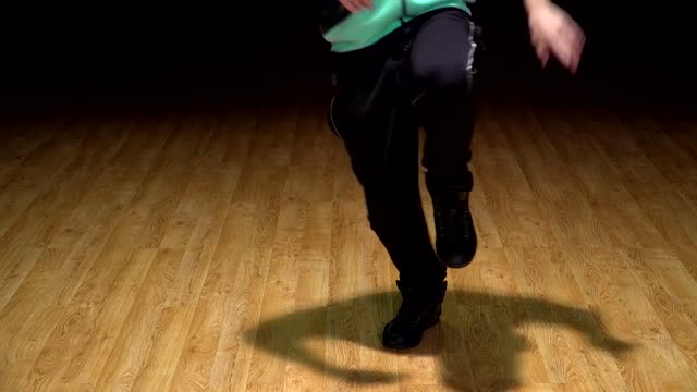 How to Shuffle (Dance Moves Tutorial) | Mihran Kirakosian