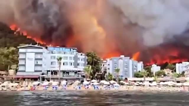 Apocalyptic Scenes as Wildfires Consume Turkey