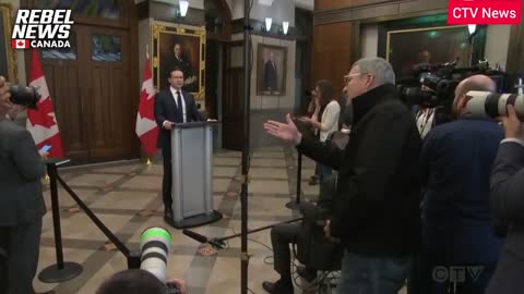 CLOWNWORLD: Video shows seething Global News reporter ruin Pierre Poilievre's press conference