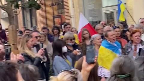 Ukrainian ladies singing at todays march in toulouse against the russian attacks on #ukraine