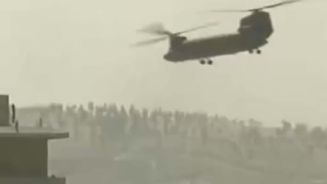 Chaotic US Evacuation of Kabul. Civilians Rush to Flee the Taliban.