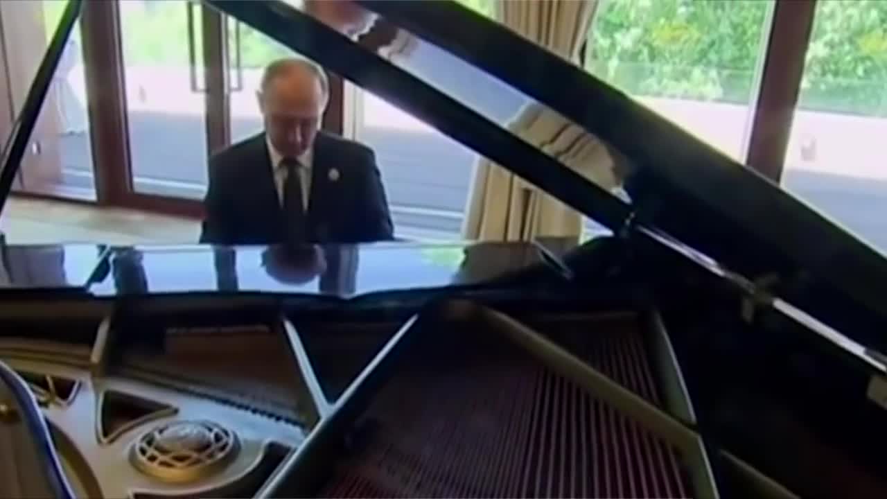 President Putin showing his love for hip hop by playing 'Still Dre' on his piano.