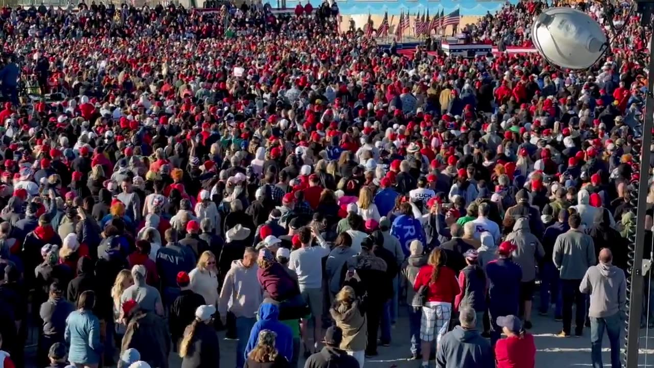 另一角度拍攝“川普總統新澤西集會現場02”超過十萬群眾，川普總統人氣爆棚～