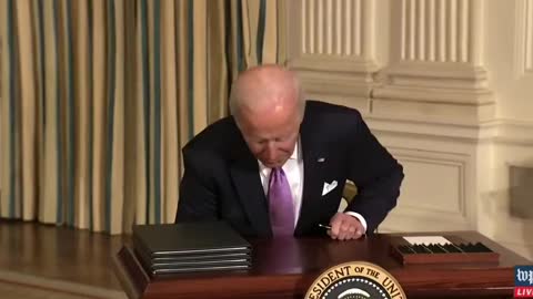 OMG Biden can't handle a pen!