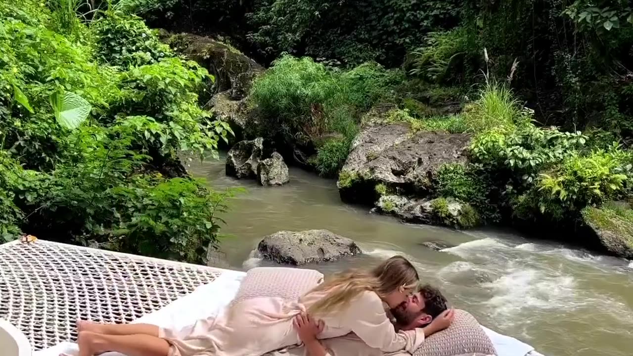 Outdoor bed near the river #naturelover #honeymoondestination #honeymoon #honeymoontravel #love