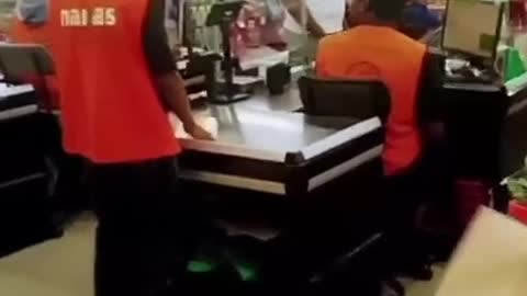 Wooii unga mia mbili!! _ woman screams at naivas😂😂