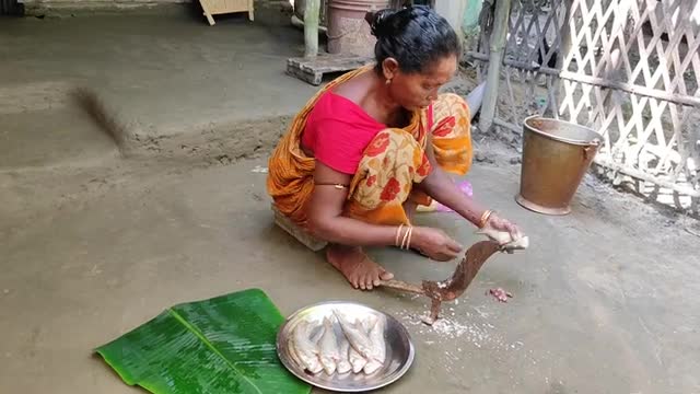 River FOLI FISH cooking recipe with fresh MULO & BEGUN by santali TRIBE couple-14