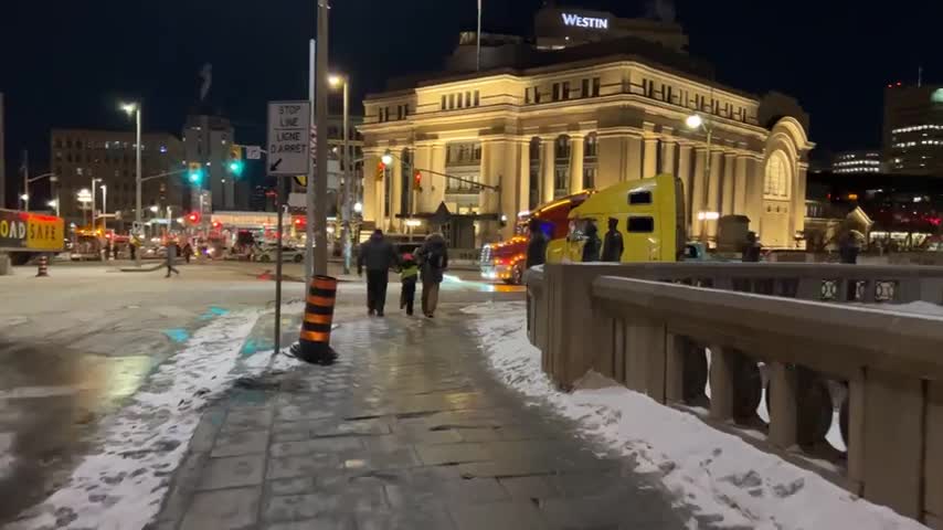 TRUCKERS CELEBRATE FOR TRUDEAU CHIEF OF POLICE RESIGNATION.