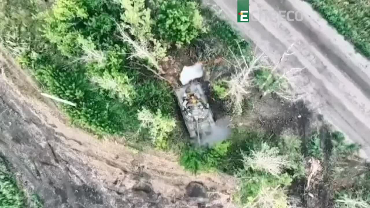 The Armed Forces of Ukraine with the help of OEDP grenades are poured into a Russian T-80BVM tank.