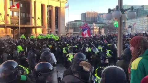 Watch: CHAOS outside Senate in Ottawa as protesters stand up to Trudeau