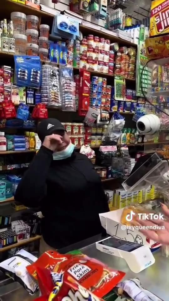 #IvyQueen Sorprendió A Ana Fan En #NuevaYork, Y La Joven No Pudo Contener Sus Emociones.